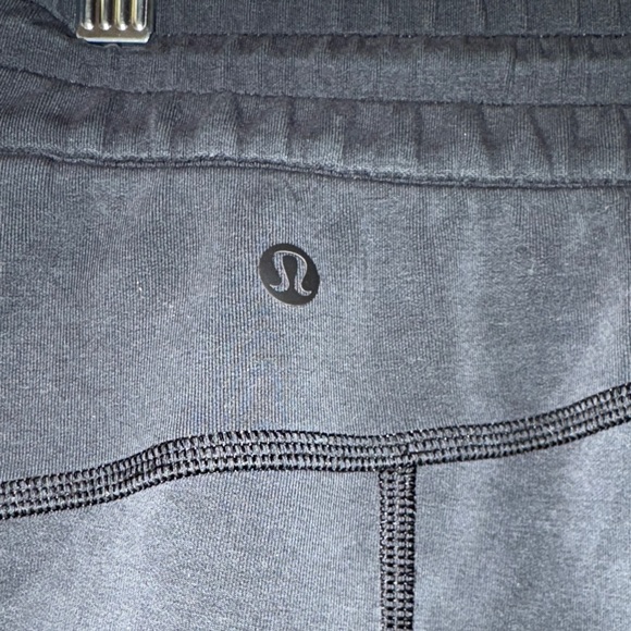 Lululemon Athletica Black Athletic Shorts size 8 - Picture 7 of 9